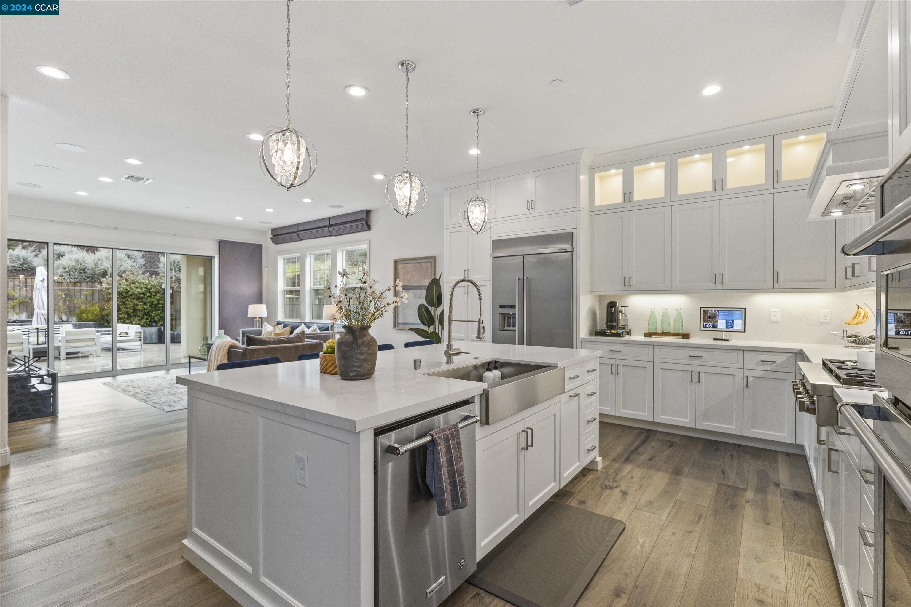 806 Bergamot Ct