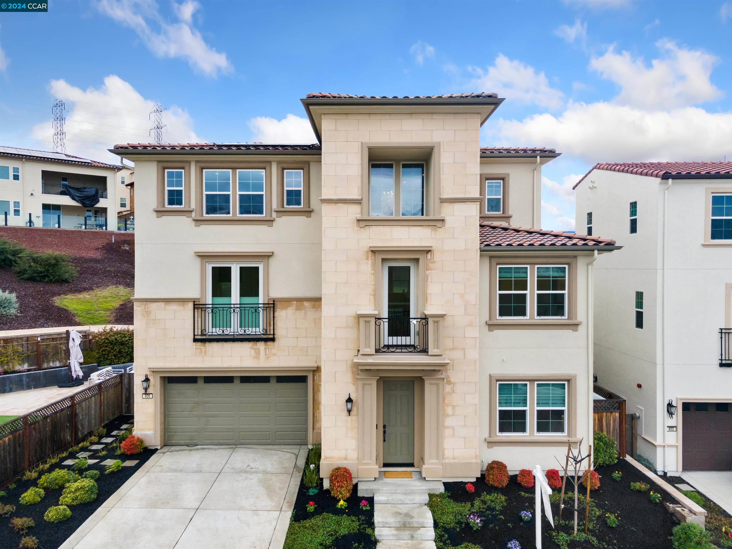 806 Bergamot Ct
