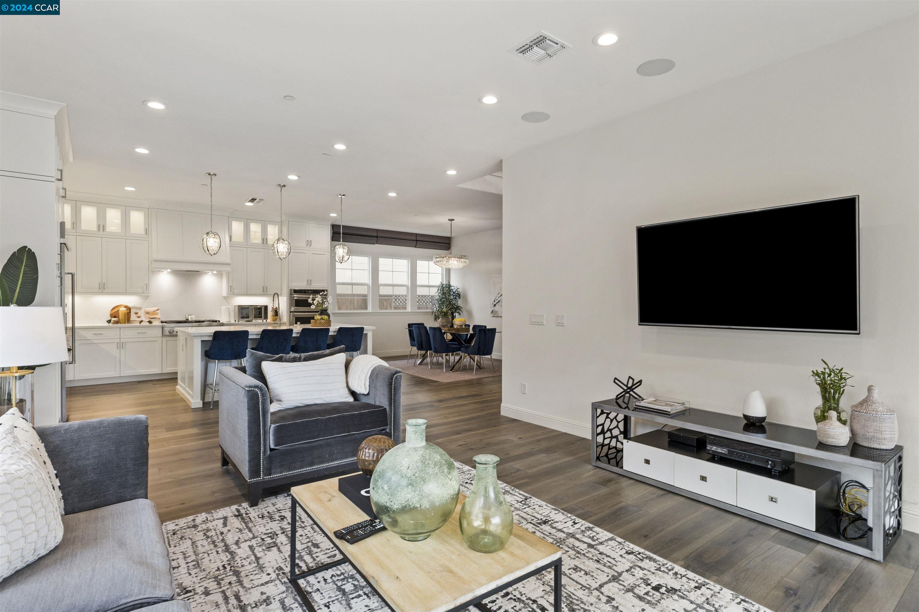 806 Bergamot Ct