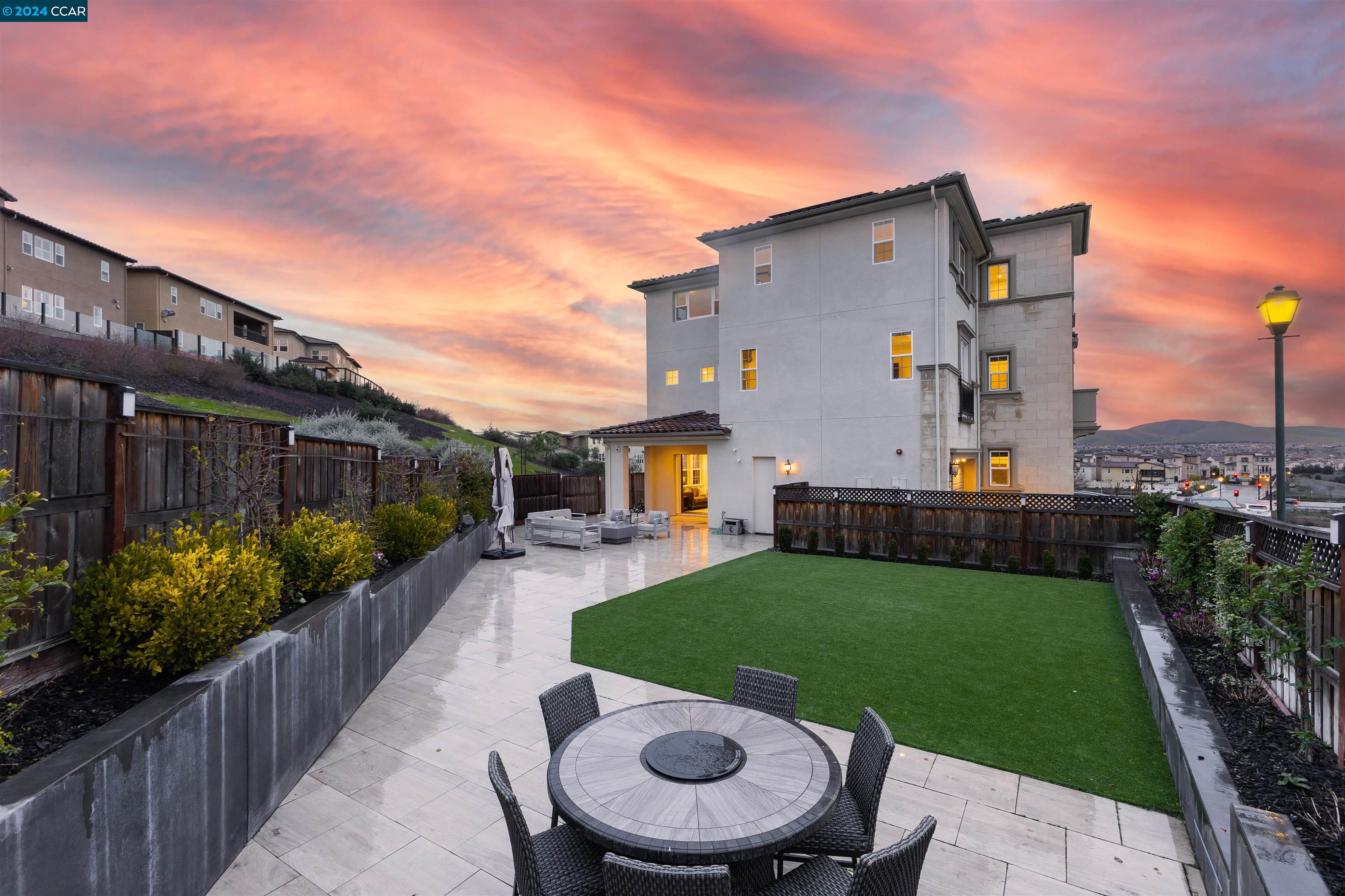 806 Bergamot Ct