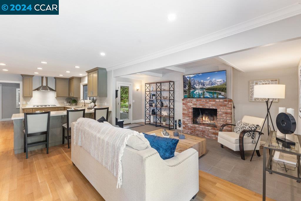 36 Shelly Pl