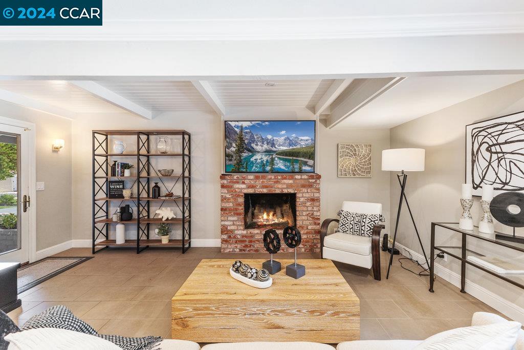 36 Shelly Pl