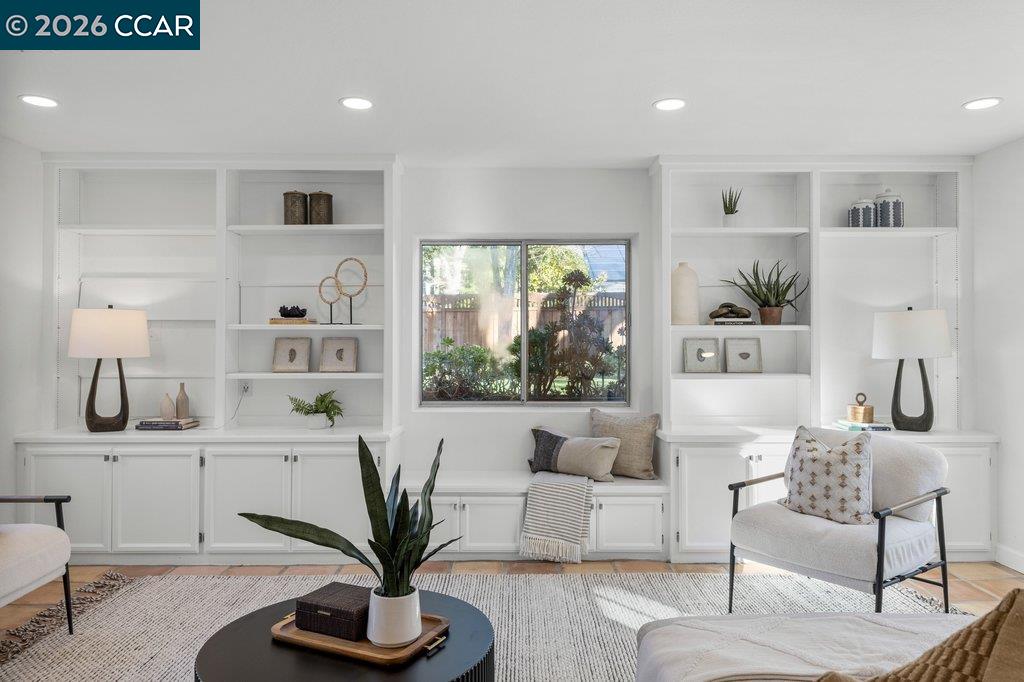 205 Castle Hill Ranch Rd