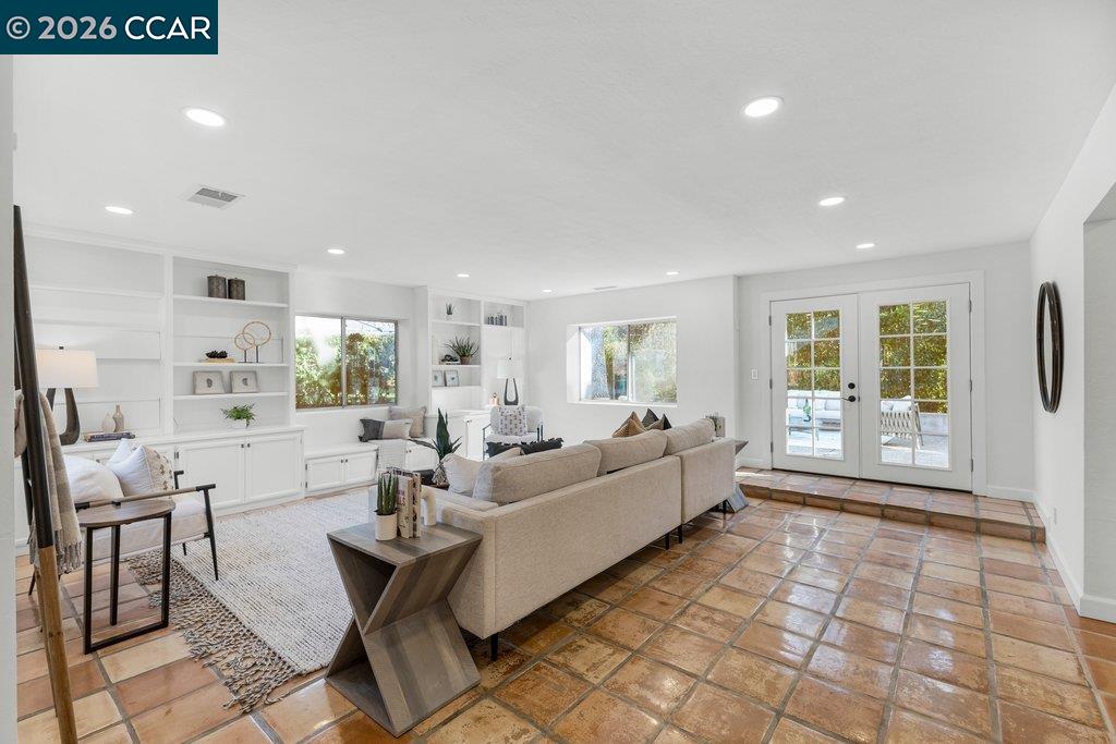 205 Castle Hill Ranch Rd