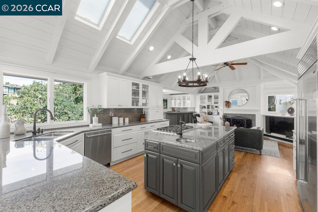 136 Tracy Ln