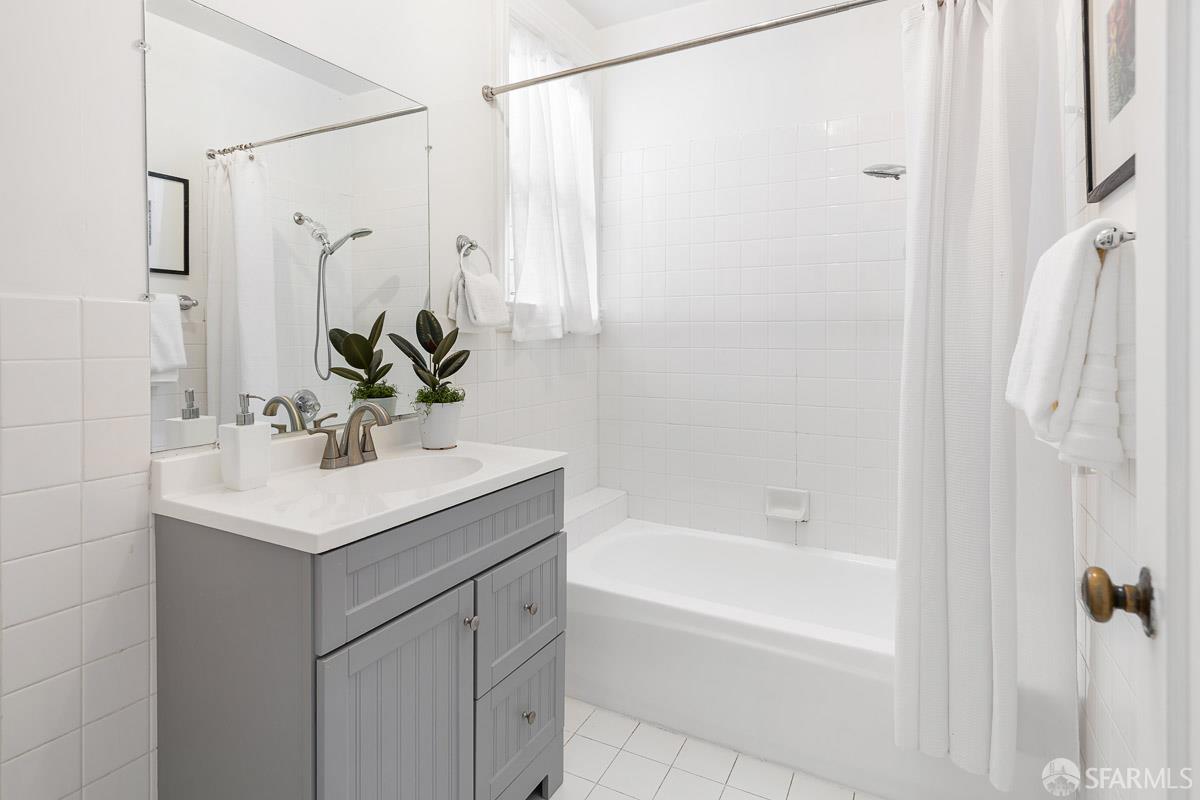 2325 Mariposa Street