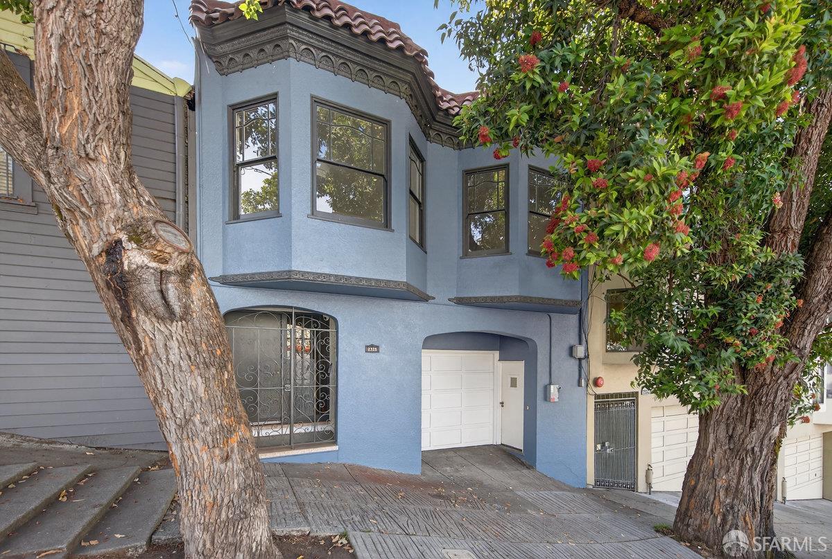 2325 Mariposa Street