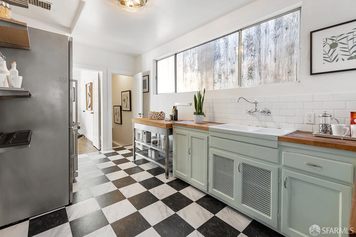 2325 Mariposa Street