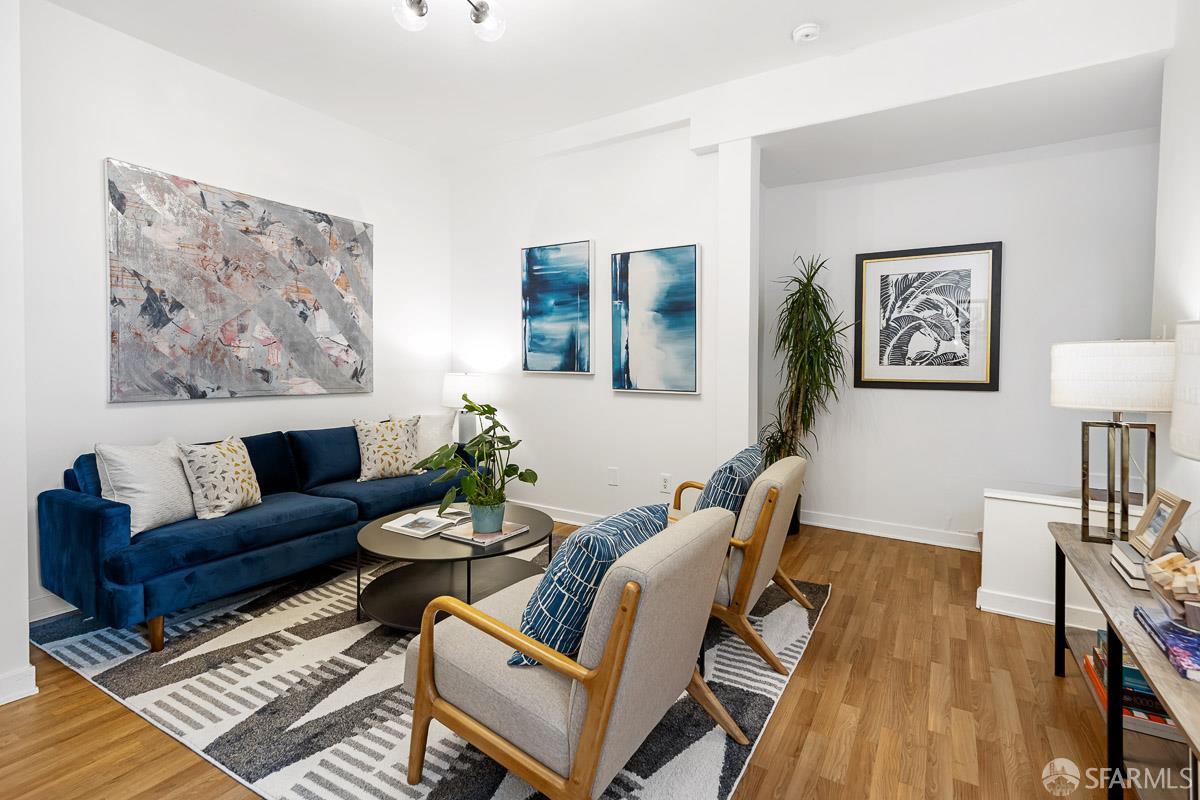 2325 Mariposa Street