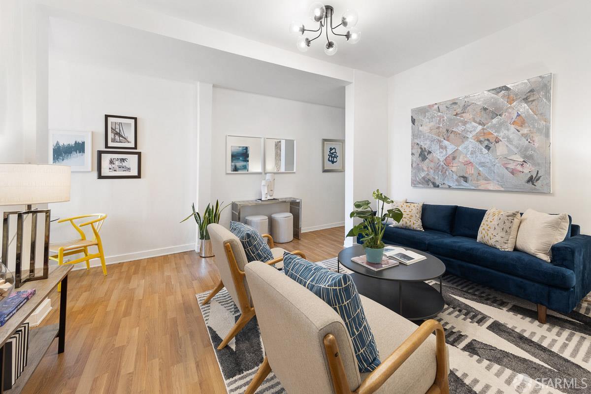 2325 Mariposa Street