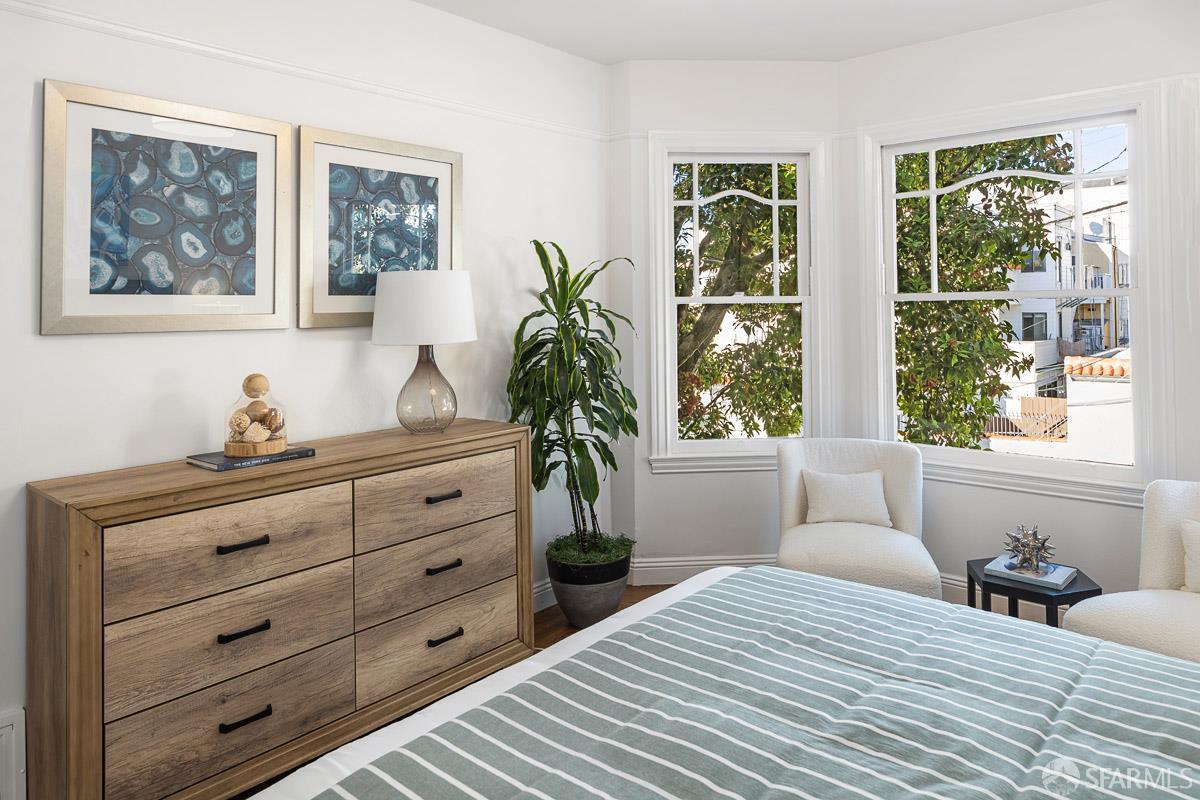 2325 Mariposa Street