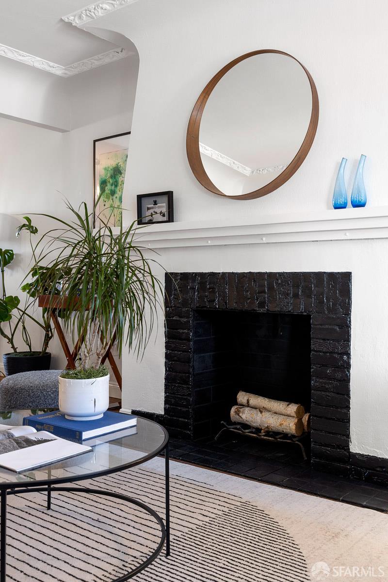 2325 Mariposa Street