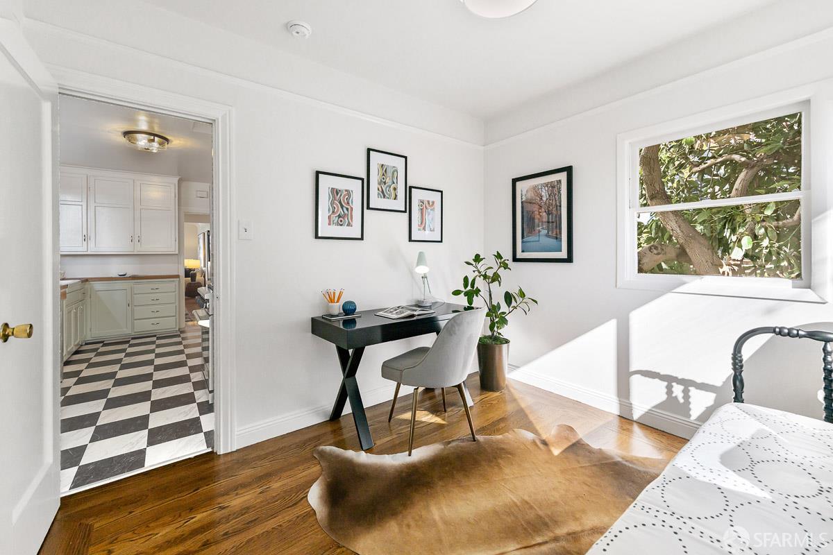 2325 Mariposa Street