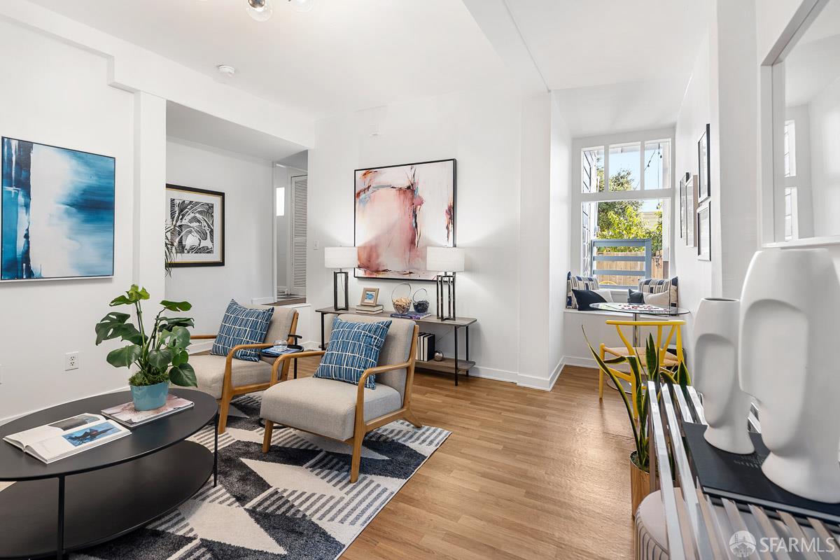 2325 Mariposa Street