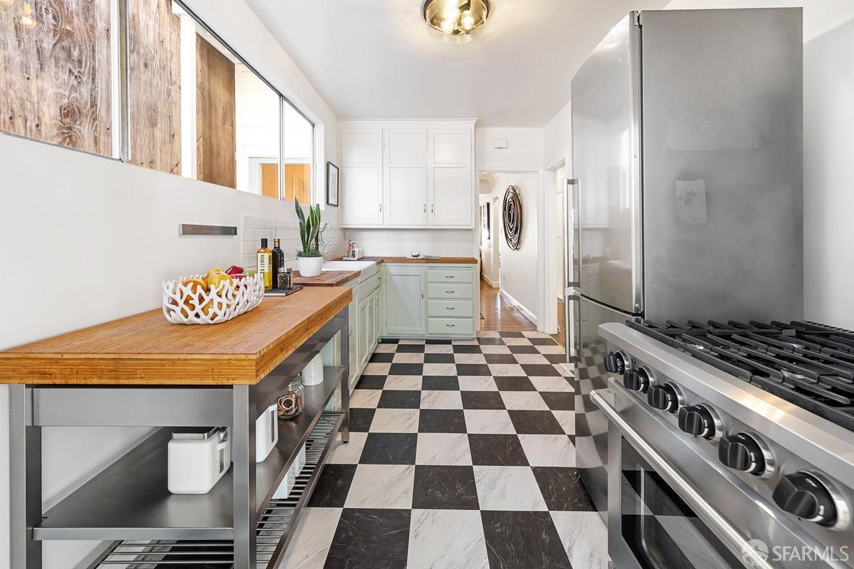 2325 Mariposa Street