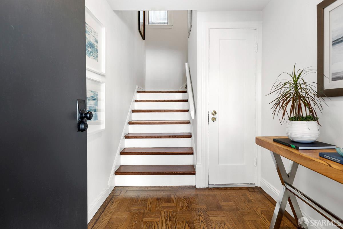 2325 Mariposa Street