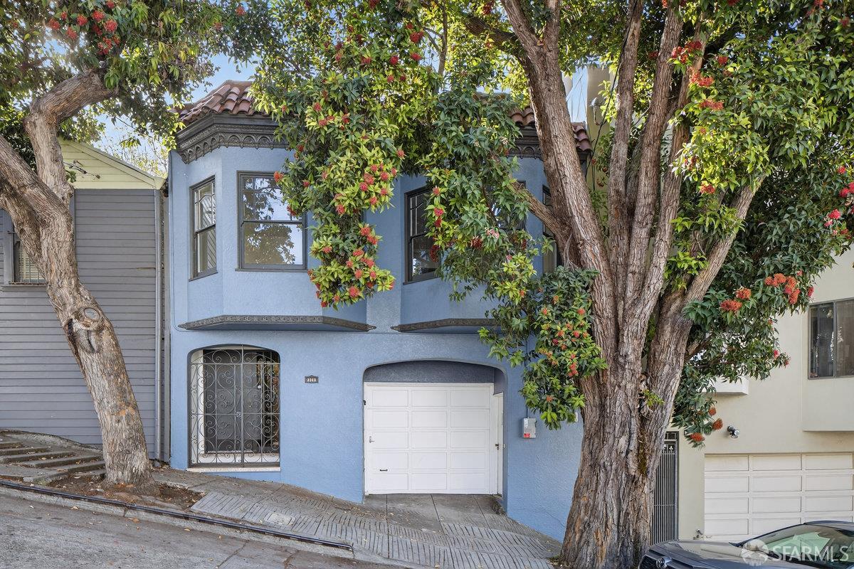 2325 Mariposa Street