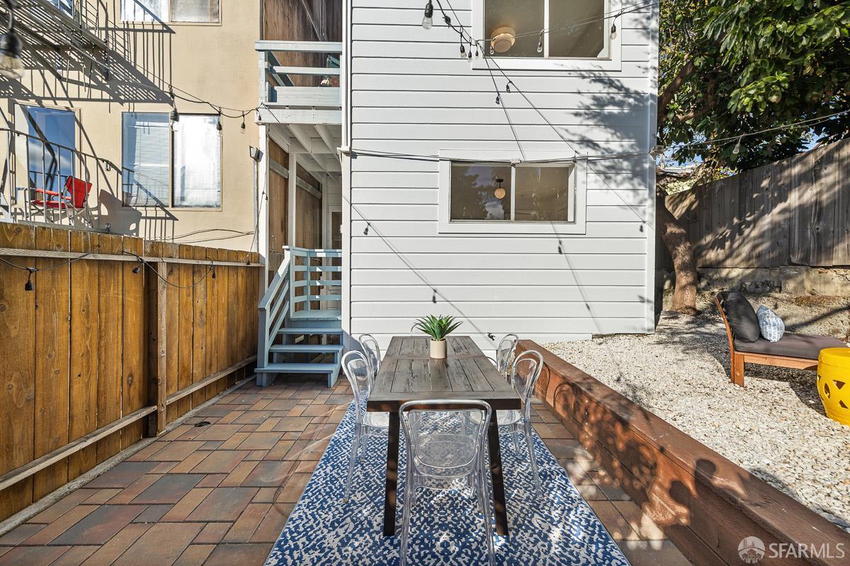 2325 Mariposa Street