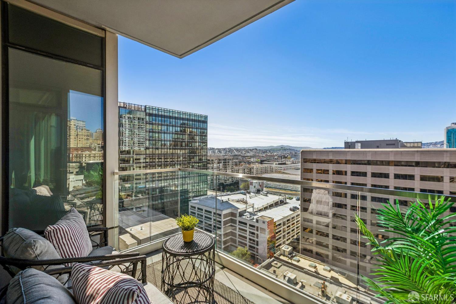 1 Hawthorne Street # 17F