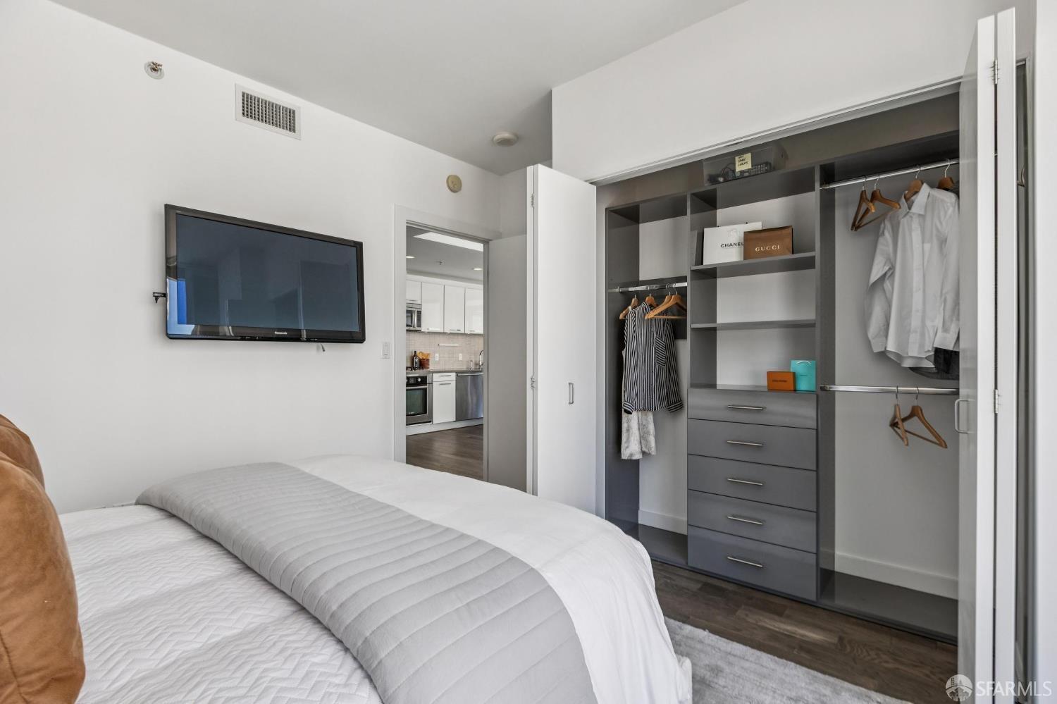 1 Hawthorne Street # 17F