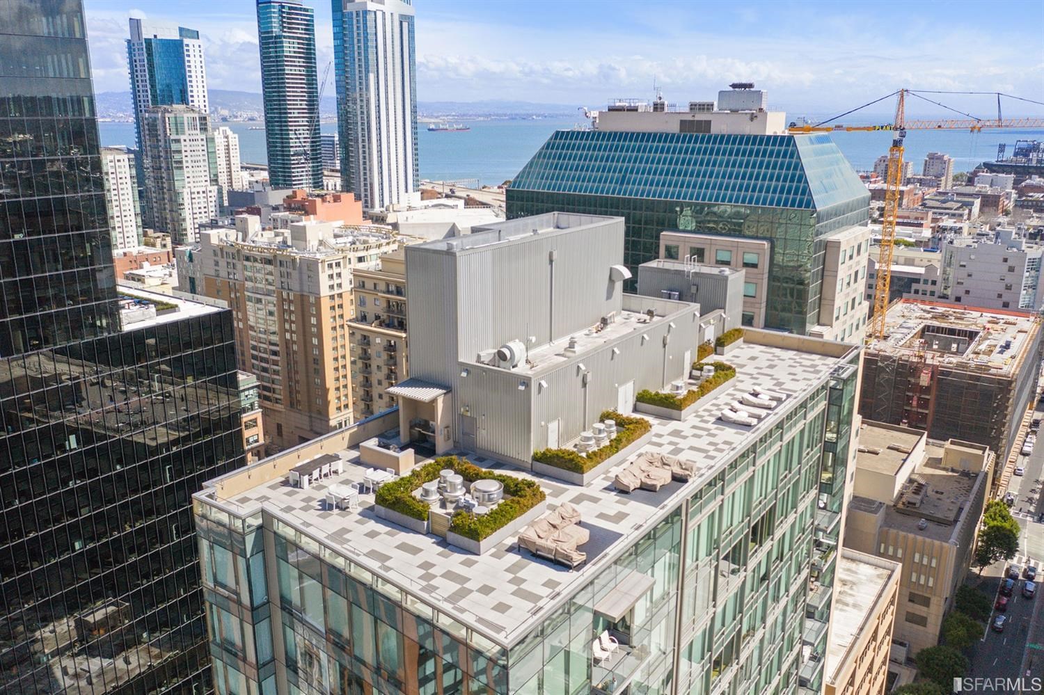 1 Hawthorne Street # 17F