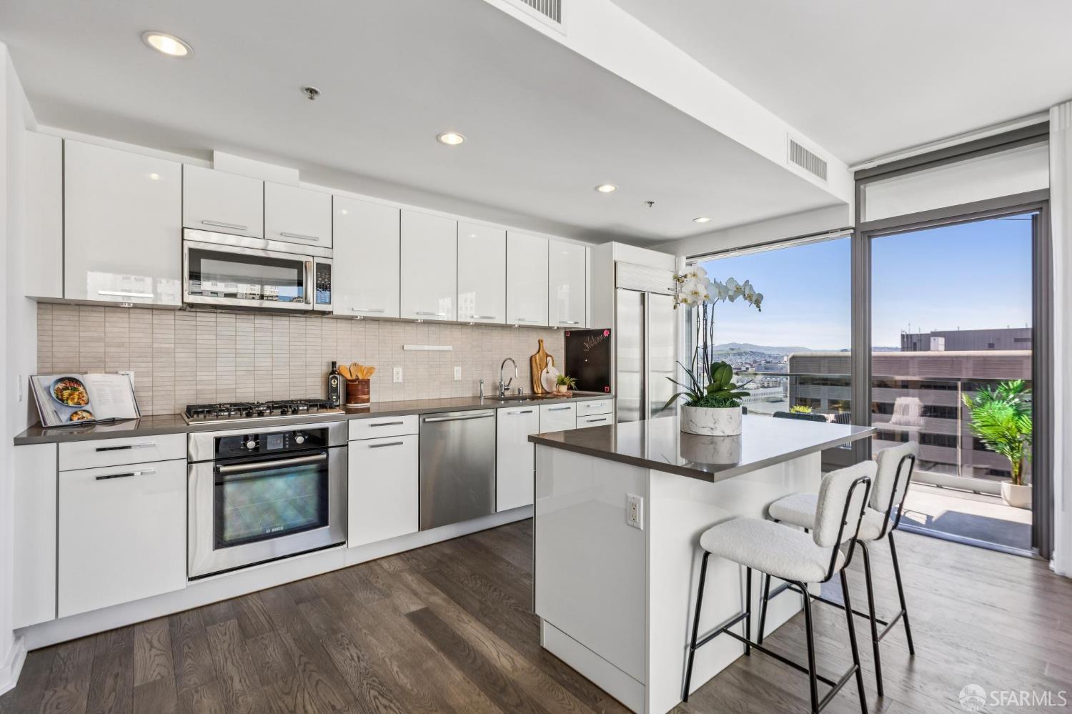 1 Hawthorne Street # 17F