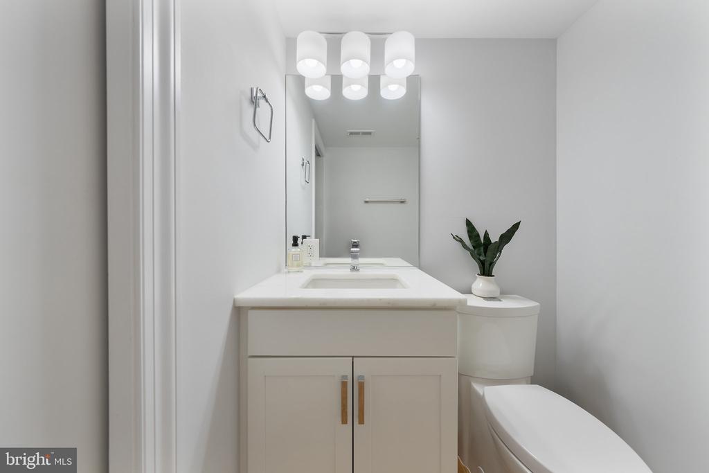 819 D STREET NE Unit: 34