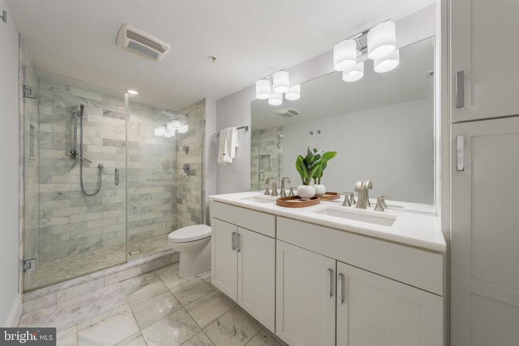 819 D STREET NE Unit: 34