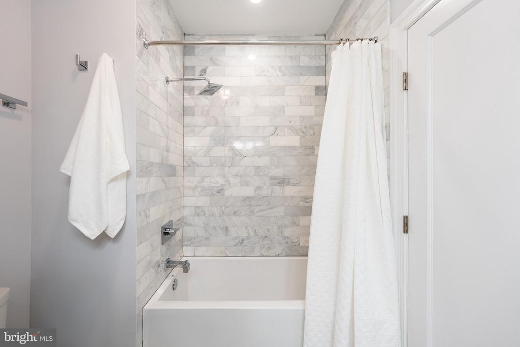 819 D STREET NE Unit: 34