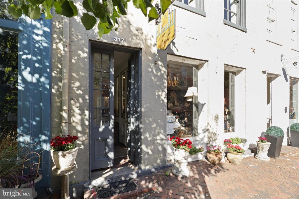 317 CAMERON STREET Unit: 3