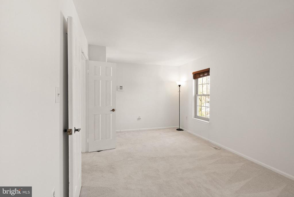 7829 MOUNT WOODLEY PLACE