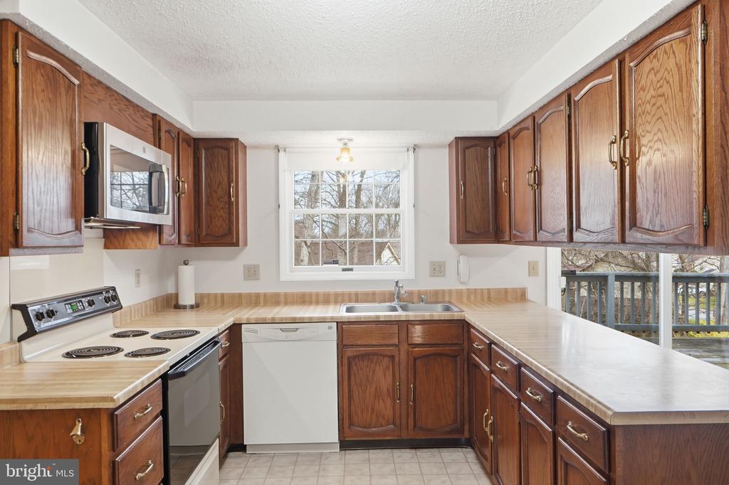 10302 STEAMBOAT LANDING LANE