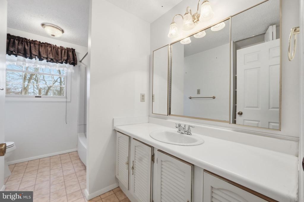 10302 STEAMBOAT LANDING LANE