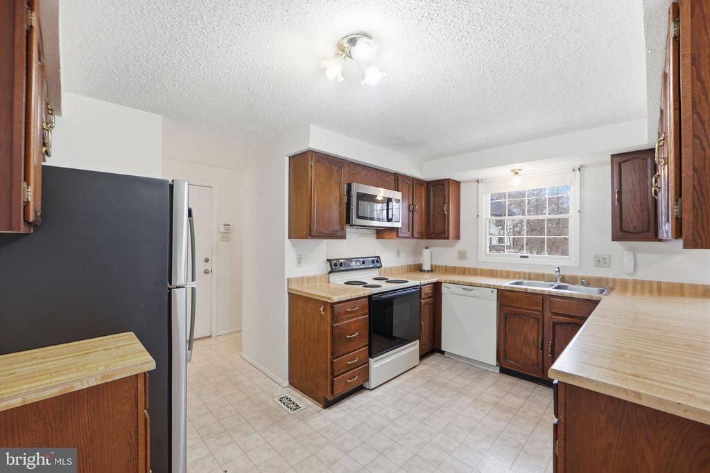 10302 STEAMBOAT LANDING LANE