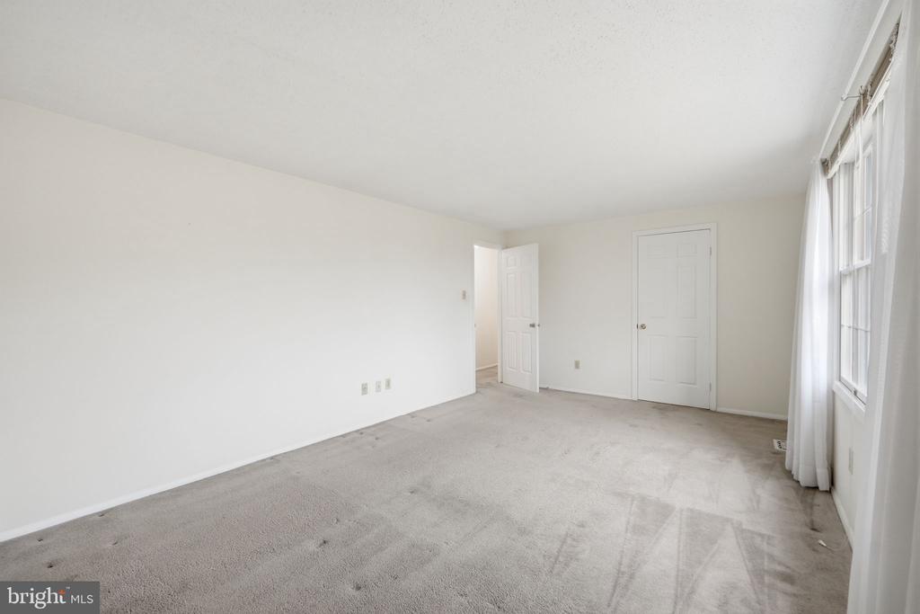 10302 STEAMBOAT LANDING LANE