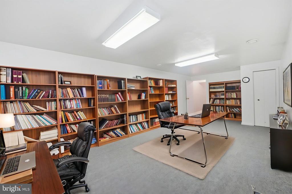 10302 STEAMBOAT LANDING LANE