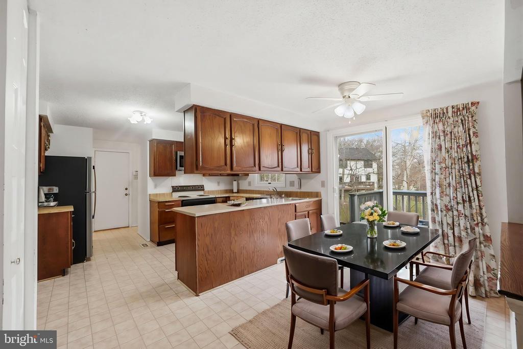 10302 STEAMBOAT LANDING LANE