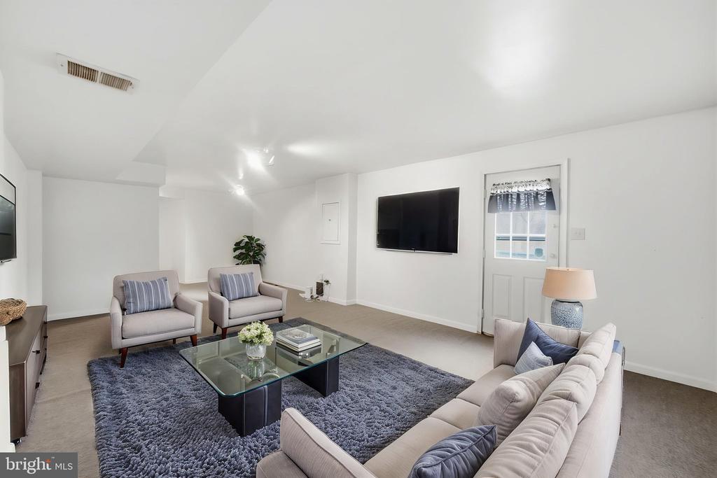 10302 STEAMBOAT LANDING LANE
