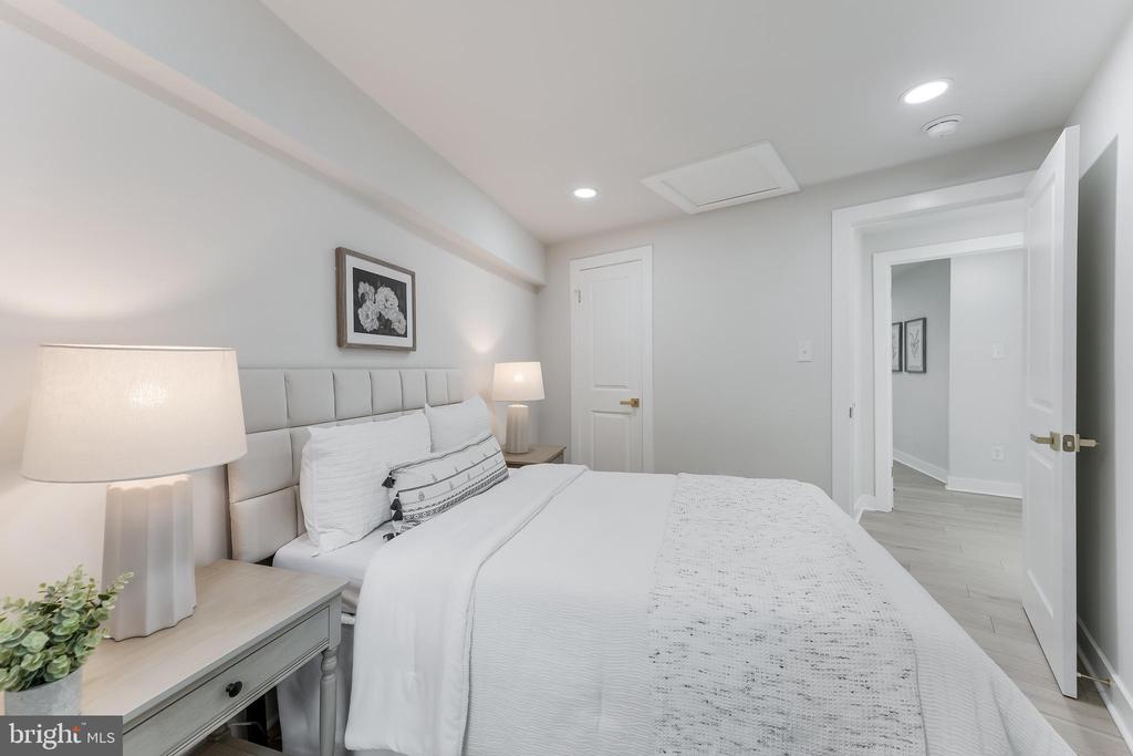 11213 SILENTWOOD LANE
