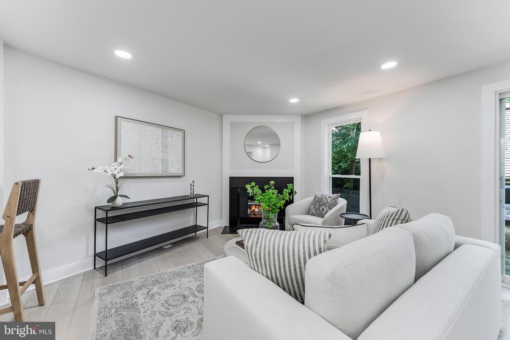 11213 SILENTWOOD LANE