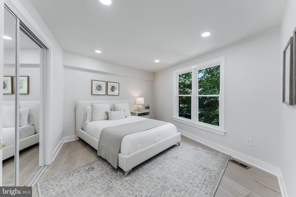 11213 SILENTWOOD LANE