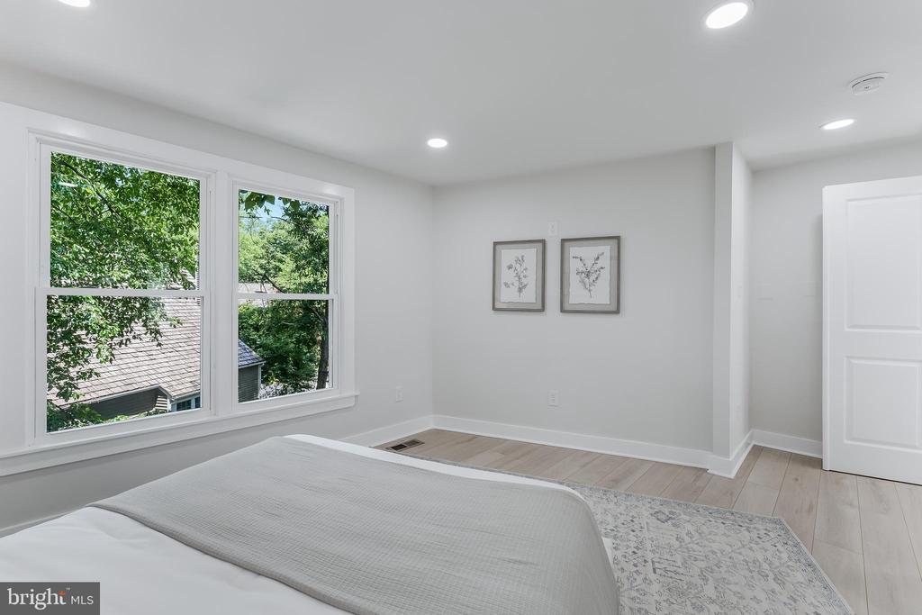 11213 SILENTWOOD LANE