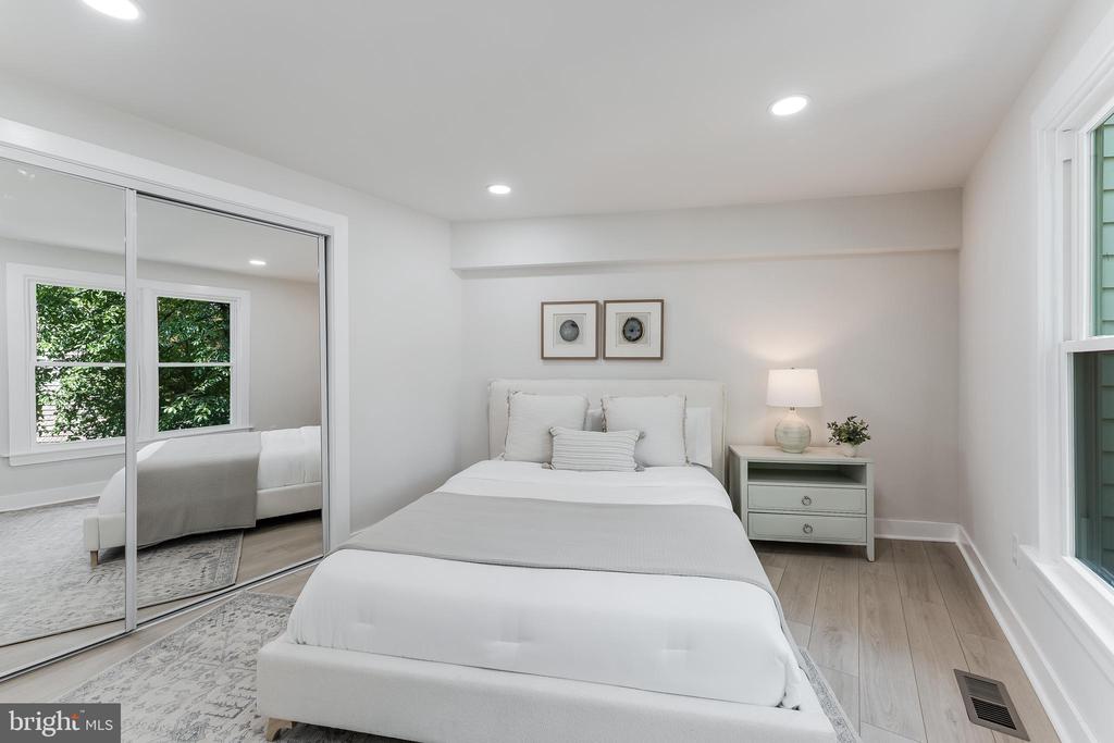 11213 SILENTWOOD LANE