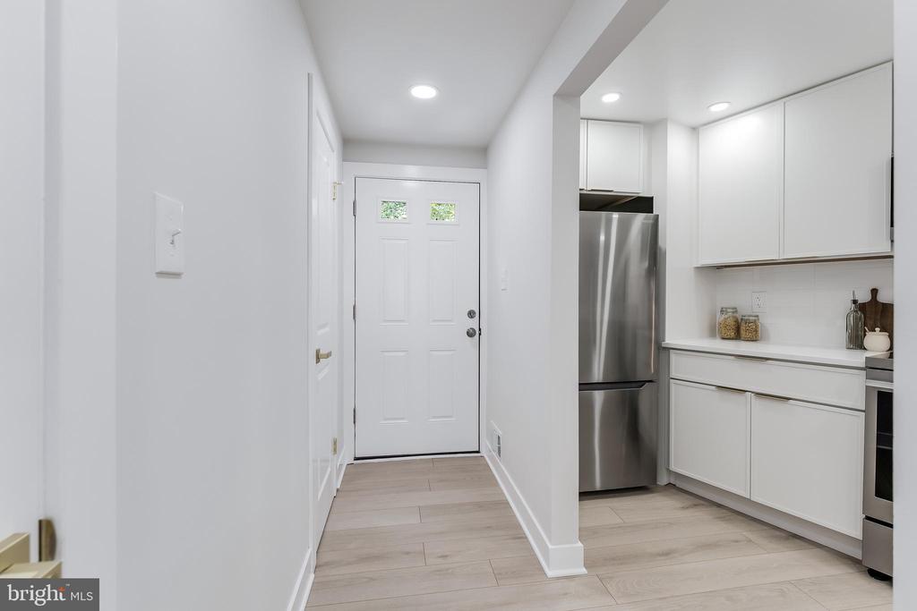 11213 SILENTWOOD LANE