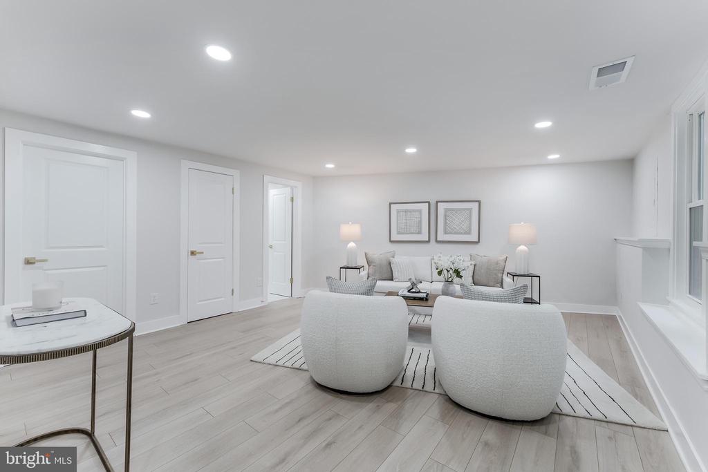 11213 SILENTWOOD LANE