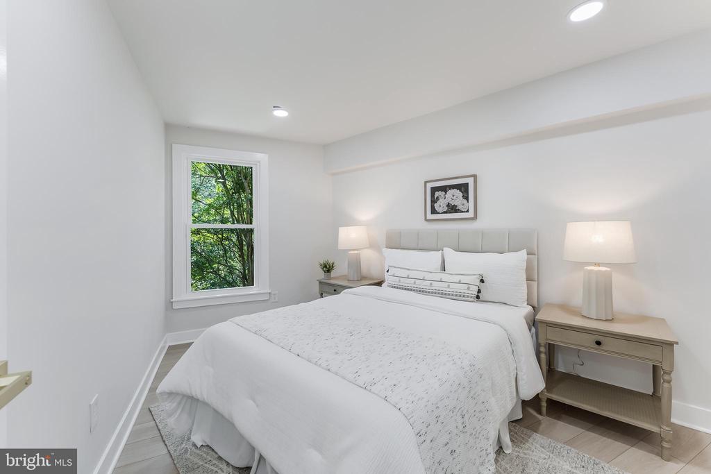 11213 SILENTWOOD LANE