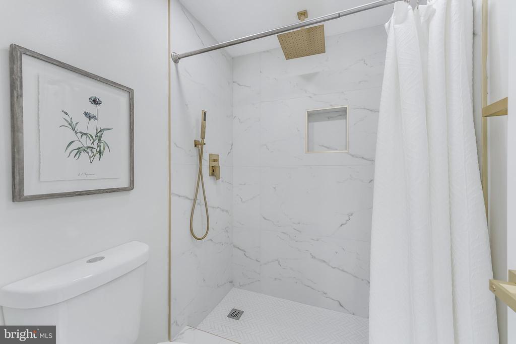 11213 SILENTWOOD LANE