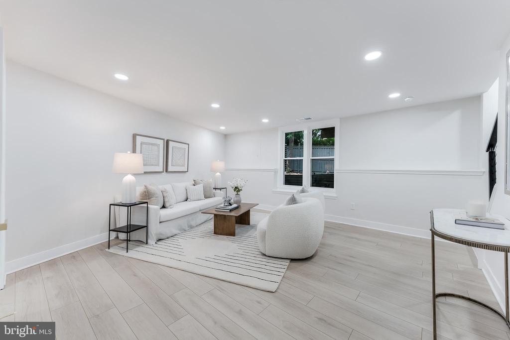11213 SILENTWOOD LANE