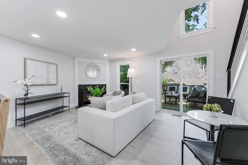 11213 SILENTWOOD LANE