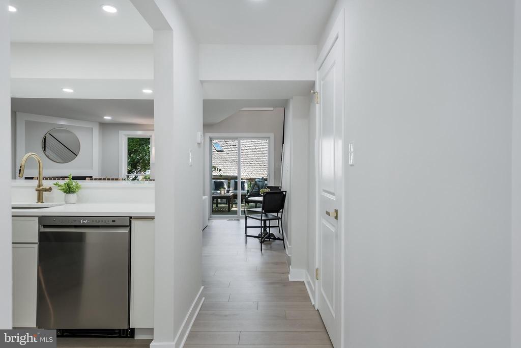 11213 SILENTWOOD LANE